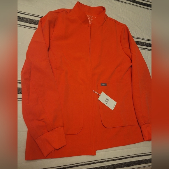 FIGS Fiery Coral Scrub Set With Matching Jacket Size L - Picture 2 of 7